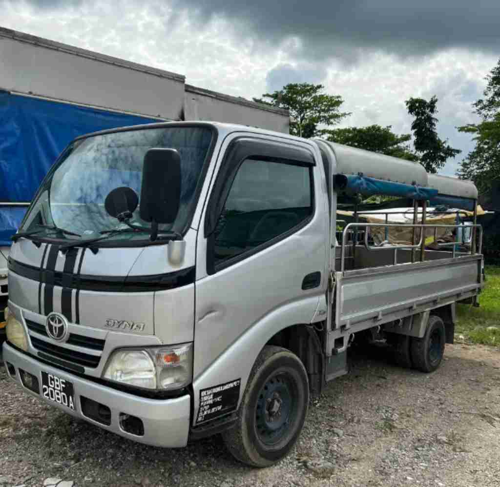 新加坡 二手车 卡车 出售TOYOTA DYNA 150 MANUAL