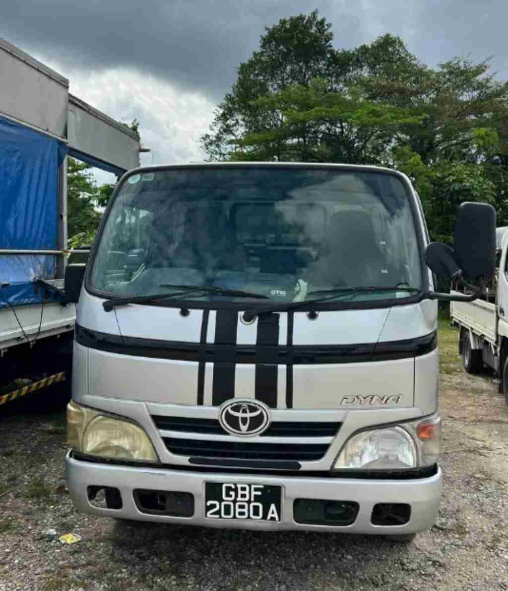 新加坡 卡车 二手车 出售TOYOTA DYNA 150 MANUAL