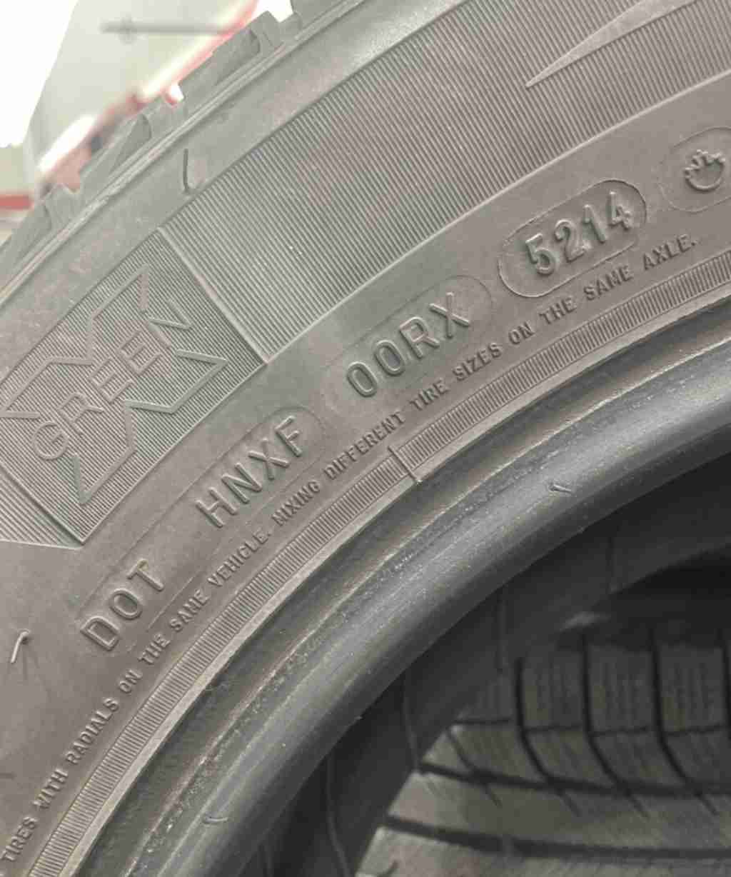 新加坡 交易 其他物品 米其林雪胎-235/60R18