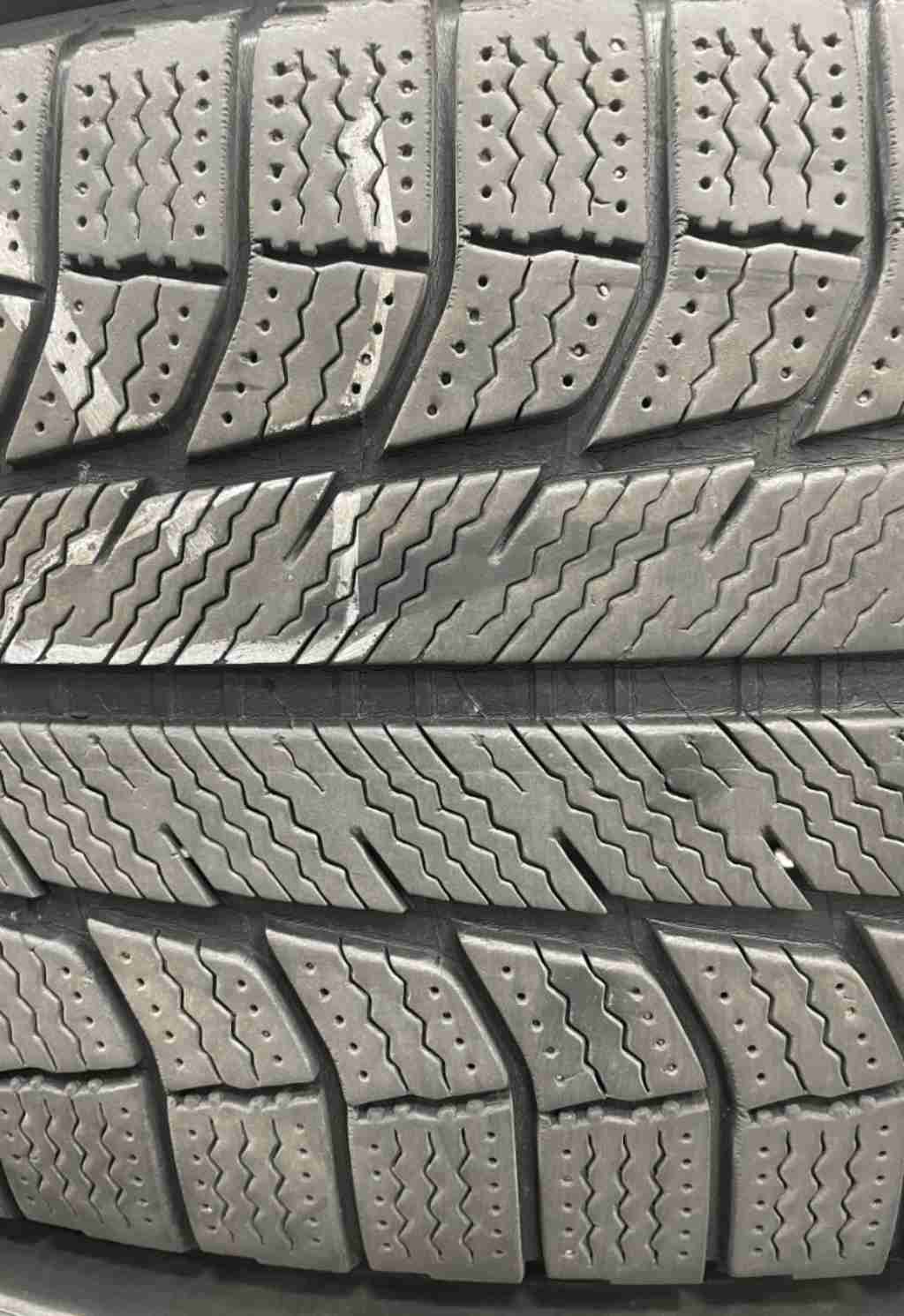 新加坡 交易 其他物品 米其林雪胎-235/60R18