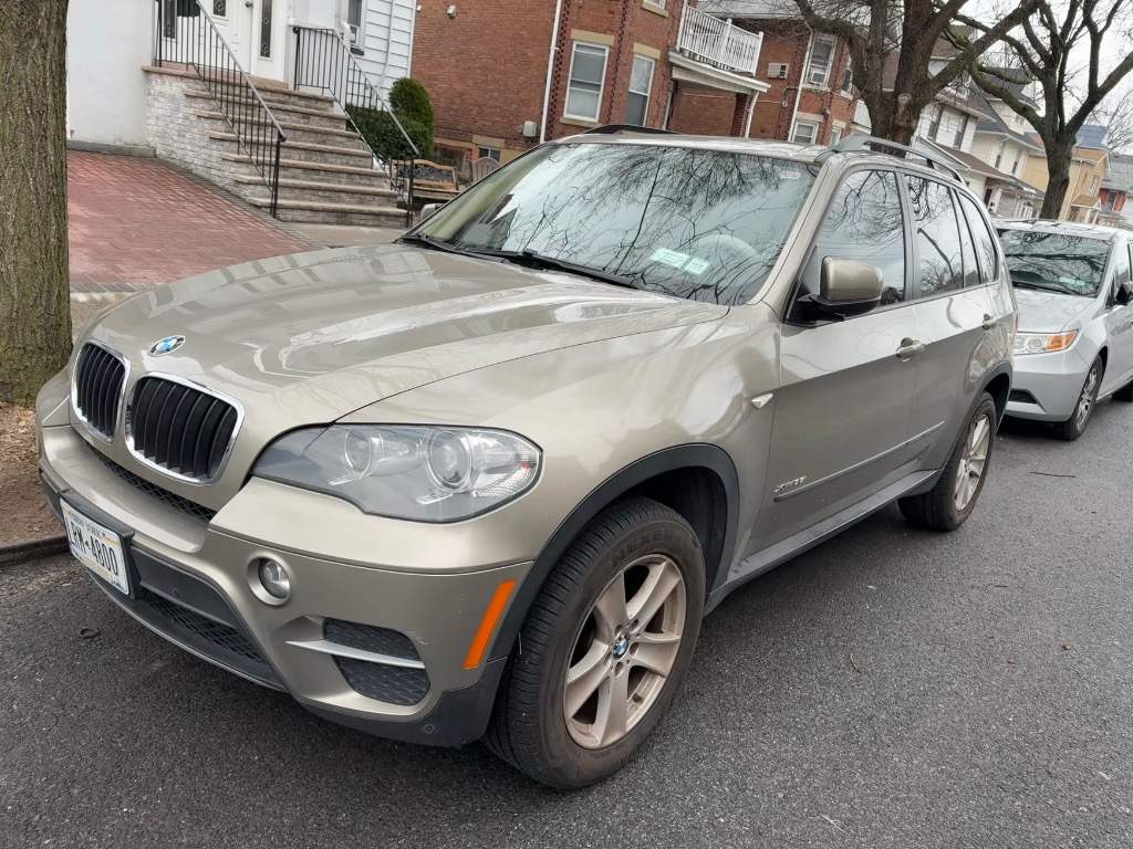 新加坡 二手车 越野车 7550.00$ 2012年 BMW X5 146405英里