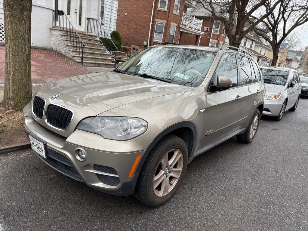 新加坡 二手车 越野车 7550.00$ 2012年 BMW X5 146405英里