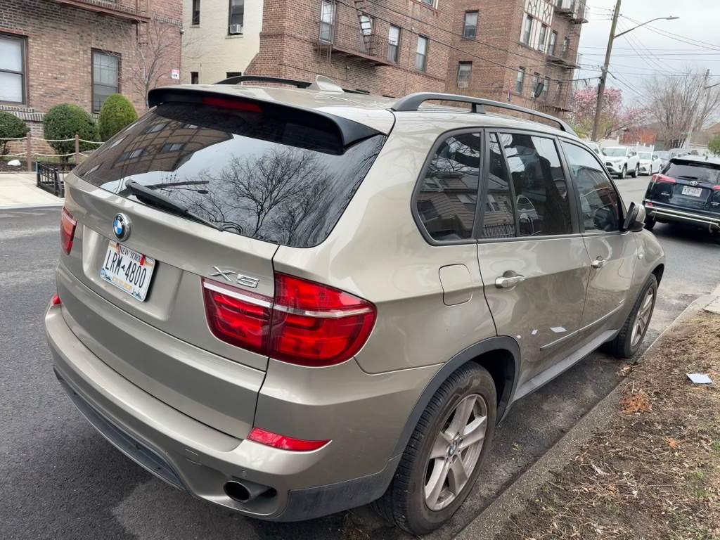 新加坡 二手车 越野车 7550.00$ 2012年 BMW X5 146405英里